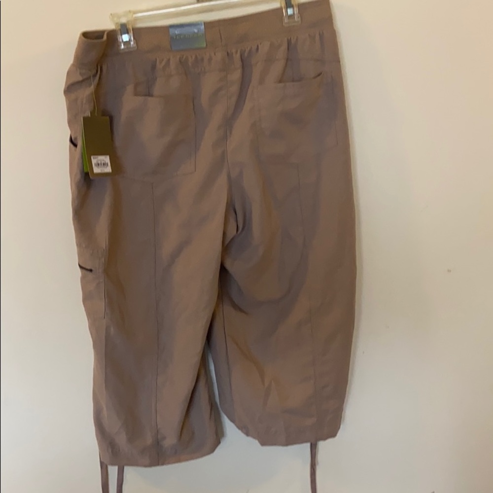 Tek gear khaki colored sports capris size large